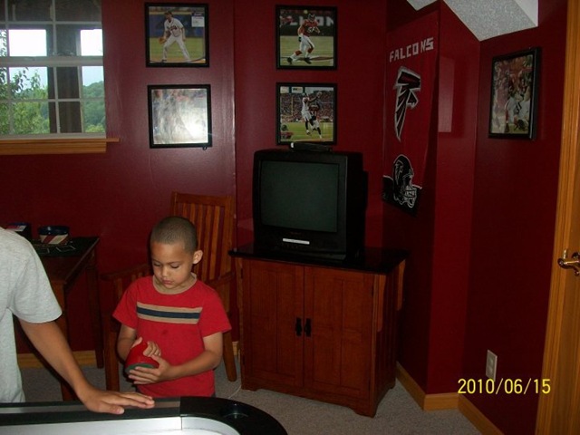[Game room in basement[2].jpg]