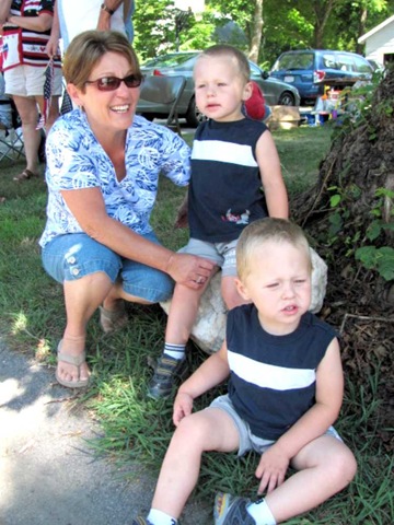 [4th july parade tery and kyle and cody[2].jpg]