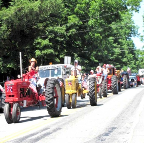 [4th july parade tractors[2].jpg]