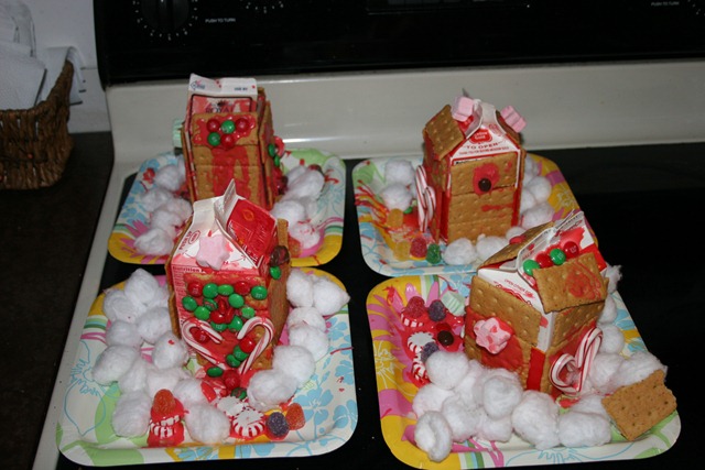 [2010-12-16 Gingerbread Houses (16)[3].jpg]