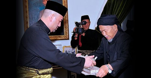 MB dan Tengku Faris