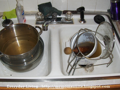 photo of the dirty dishes