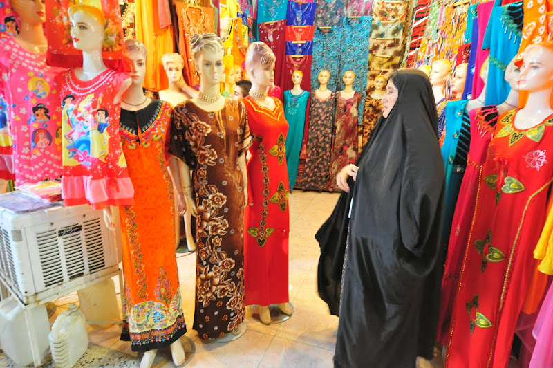 Их быт и их нравы: повседневная жизнь в фотографиях