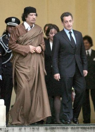 [Gadafi-Sarkozy[4].jpg]