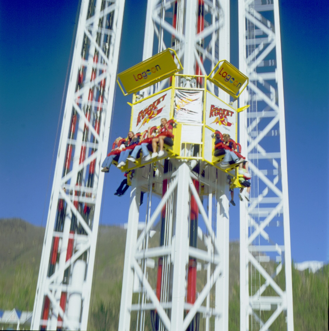 [rocket2[2].jpg]