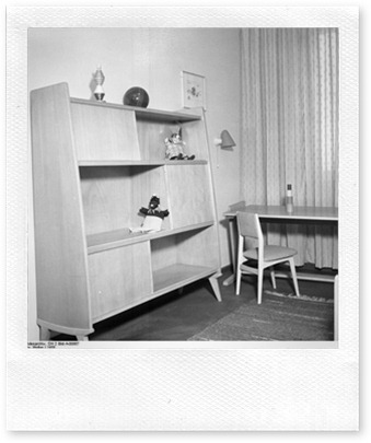 gnu-free-Bundesarchiv_DH_2_Bild-A-00867,_Kinderzimmerschrank gnu-free-Bundesarchiv_DH_2_Bild-A-00867,_Kinderzimmerschrank
