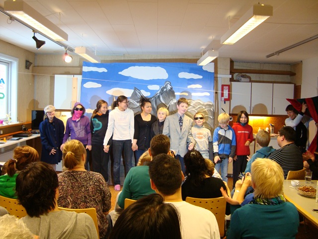 [2009-10-17 Teater friskolen 008.jpg]