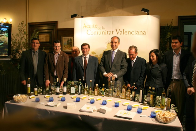 [aceite_mesa_presidencia[7].jpg]
