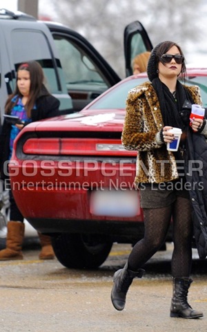 [demi-lovato-122510-22_0[6].jpg]