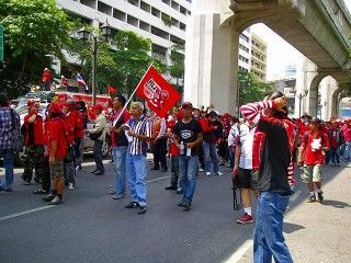 赤シャツ隊がバンコク商業地区を占領！