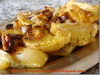 batatas-temperadas-e-assadas-com-casca batatas-temperadas-e-assadas-com-casca
