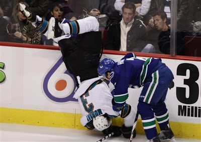 canucks_nov26_sharks3.jpg