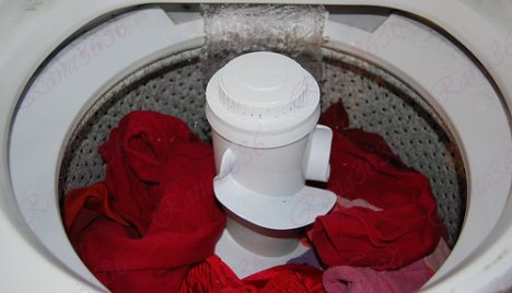 [washing-machine-wash-cold-water-red-clothes-photo[4].jpg]