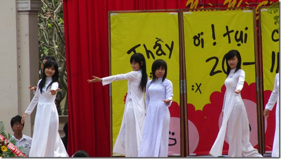 Nữ sinh Lê Hồng Phong ngày 20-11 Nữ sinh Lê Hồng Phong ngày 20-11