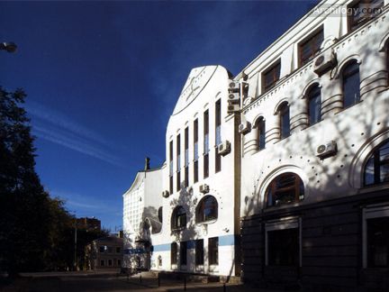Reproduktor kancelářská budova