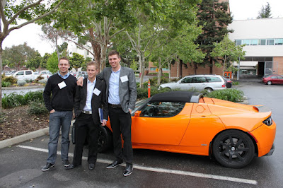 Greentech Solutions efter Test-Ride af Tesla Roadster på Nordic Green II. Fra venstre: Johan Nielsen, Steven Friberg & Anders Knusen