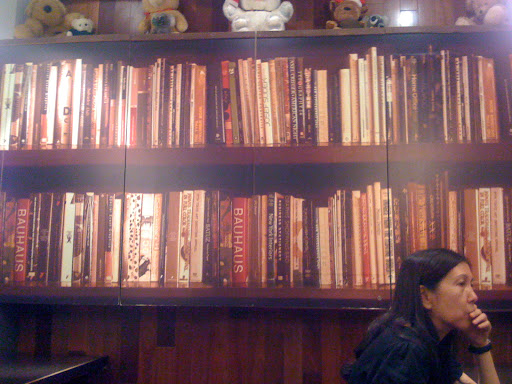book shelf wallpaper