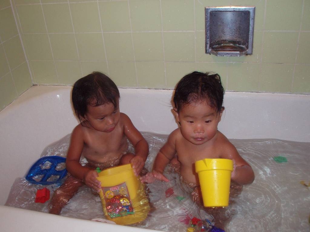 [Bathing buddies.jpg_Thumbnail1[2].jpg]