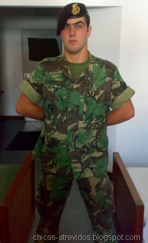 [hombres militares[7].jpg]