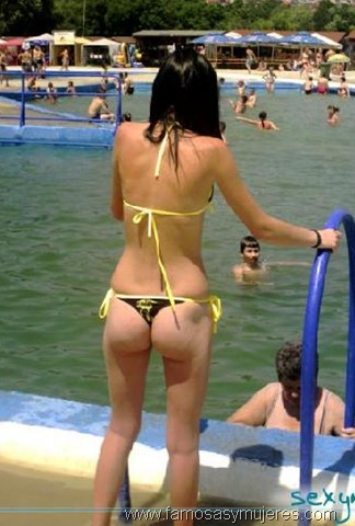 [chicas bikinis en hilo[5].jpg]