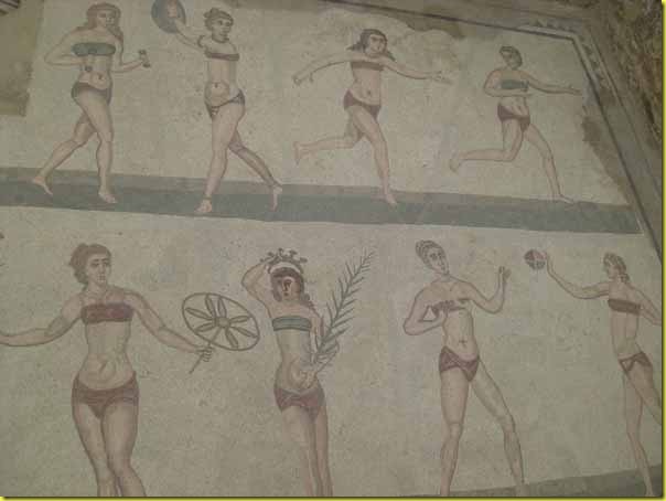Ragazze in bikini Villa del Casale Piazza Armerina