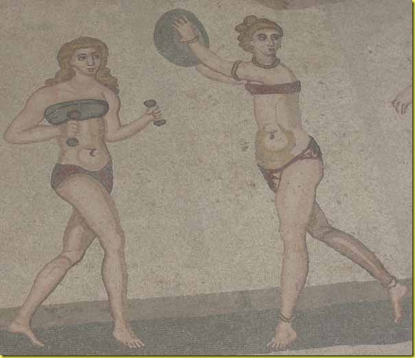 Ragazze in bikini Villa del Casale 3