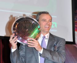 AMD AMD AMD shows Llano for the future of laptops