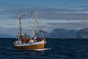 Blom&oslash;y p&aring; vei til Kystens landsstevne i 2006. Foto: Arne-Terje S&aelig;ther