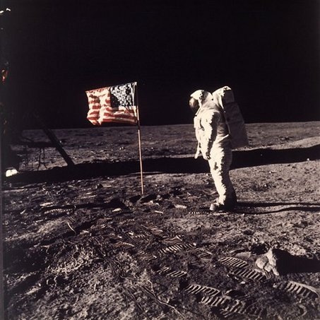 [man on moon[5].jpg]