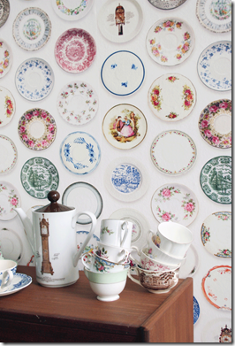 Casa de Valentina - via Hello Tiger - Studio Ditte - porcelain wallpaper 1