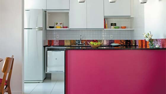 [Casa de Valentina - via Casa Claudia - cozinha pink com azulejos coloridos 2[3].jpg]