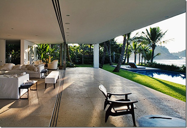 De frente para o mar. Casa projetada por Isay Weinfeld e fotografada por Nelson Kon