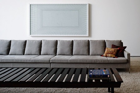 [Close do sofá, atenção ao efeito gráfico. Casa projetada por Marcio Kogan e fotografada por Nelson Kon[3].jpg]