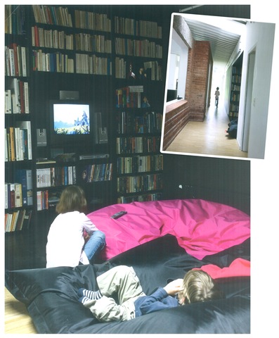 [Uma sala de TV Moderna. Via Stilvoll Wohnen[4].jpg]