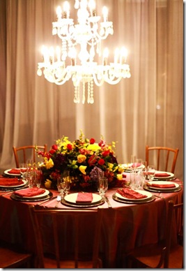 www.casadevalentina.com.br - via Objetiva Fotos - mesa e toalha vermelhas www.casadevalentina.com.br - via Objetiva Fotos - mesa e toalha vermelhas