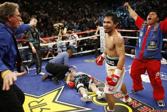 RNPS IMAGES OF THE YEAR 2009 - Ricky Hatton of Britain goes down in a TKO in the second round during his fight with Manny Pacquiao of the Phillippines in a 12 round Super Lightweight World Championship bout  at the MGM Grand Garden Arena in Las Vegas, Nevada, May 2, 2009. At right is Pacquiao's trainer Buboy Fernandez. REUTERS/Steve Marcus (UNITED STATES SPORT BOXING IMAGES OF THE DAY)