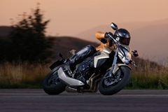 [2010_honda_cb1000r_4[5].jpg]