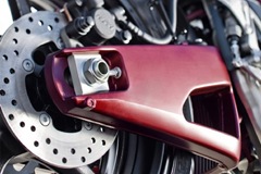 2009-YZF-R1-detail-19_prv_tcm26-266460