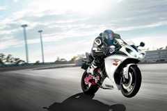 2009-YZF-R1-action-01_prv_tcm26-266409
