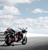 [2009-YZF-R1-static-02_prv_tcm26-266118[2].jpg]