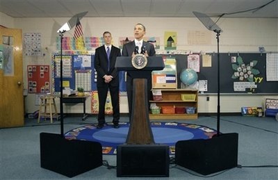 [obama-with-6thgraders[2].jpg]