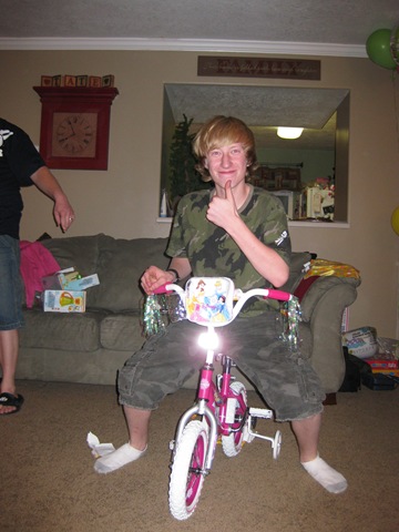 [Aaron and Ellie Bday pt2 028[2].jpg]