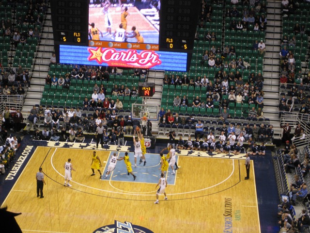 [BYU - SF bball 019[2].jpg]