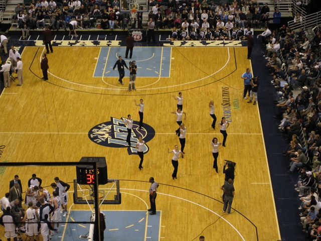 [BYU - SF bball 036[2].jpg]