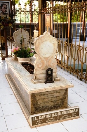[makam-ra-kartini[5].jpg]