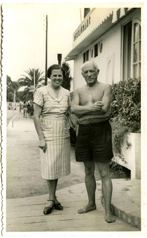 [A Mãe com Pablo Picasso em Golf-Juan, Agosto de 1951[3].jpg]