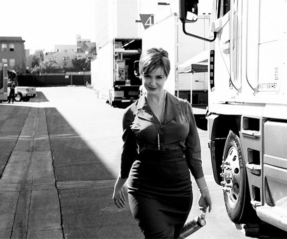 [joan_on_set[4].jpg]