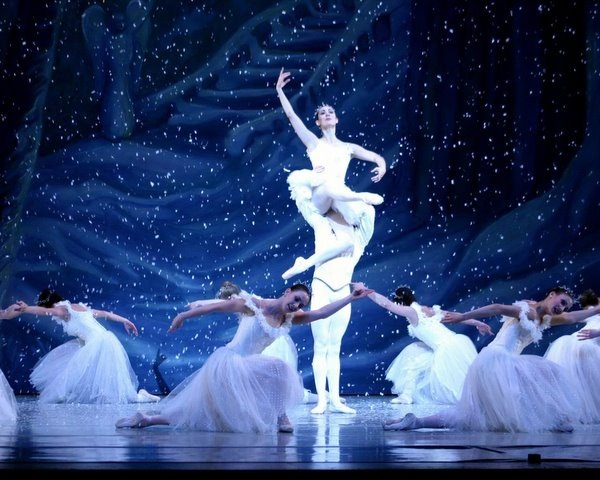 [nutcracker-ballet[4].jpg]
