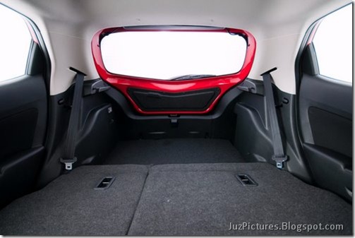 Mazda2-Interior-12