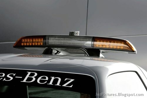 [Mercedes-Benz-SLS-AMG-F1-Safety-Car-10[2].jpg]